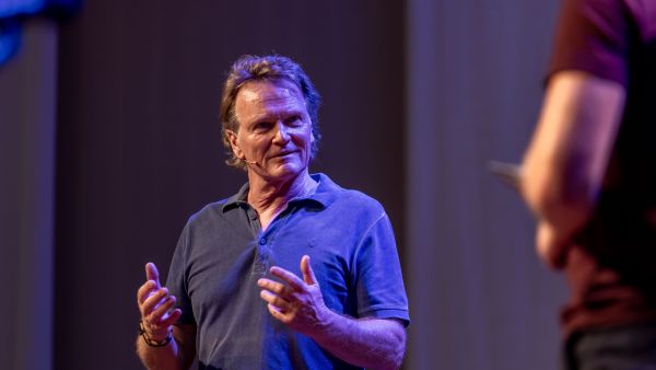 Berufsmaturitätsfeier beleuchtet Perspektivenwechsel: Martin Schaer, Gründer der Zipatso Academy.