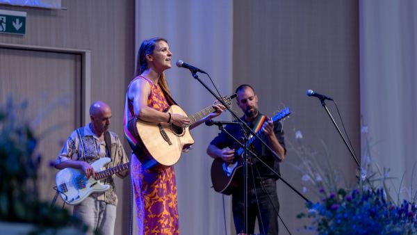 Berufsmaturitätsfeier beleuchtet Perspektivenwechsel.