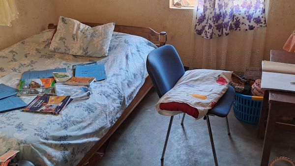 Lektionen vorbereiten – die Arbeitsecke in Sabines Zimmer.