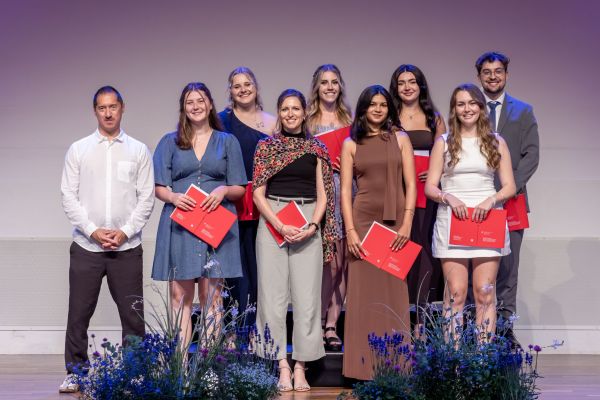 Berufsmaturitätsfeier beleuchtet Perspektivenwechsel.