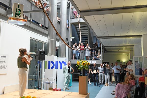 Der Schulentwicklungstag startete mit der Begrüssung des neuen Direktors Andreas Steinegger durch die Vizedirektorin Evelyn Mischler. 