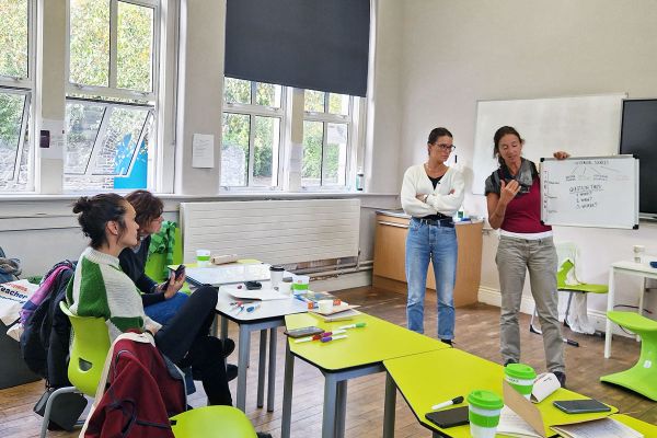 Im Herbst 2025 evaluierte Melanie Pfammatter in Irland die «Europass Teacher Academy» als mögliche Partnerin für die Weiterbildung von IDM-Lehrpersonen.